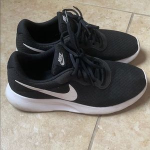 Nike Tanjun Shoes